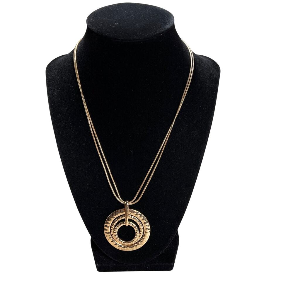 LIZ CLAIBORNE Gold Tone Double Snake Chain Hammered Circle Pendant Necklace